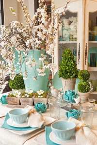 Lovely spring tablescape from www.deavita.com